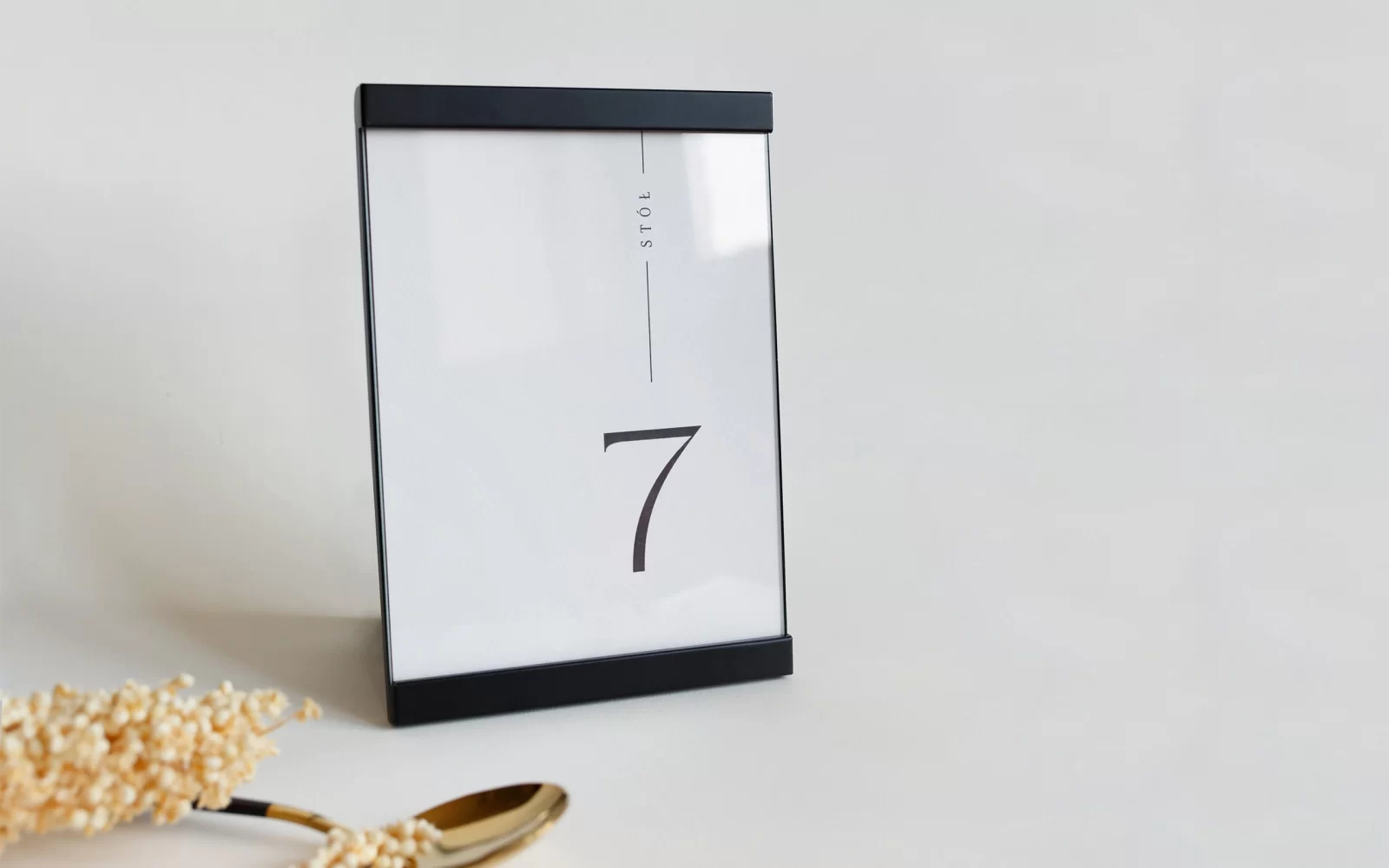 Numer stołu weselnego biel